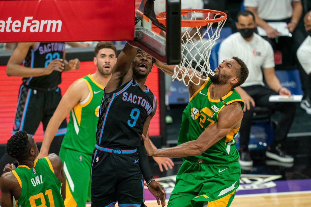 国王完胜山西队,戈贝尔统治全场 国王完胜山西队,戈贝尔统治全场