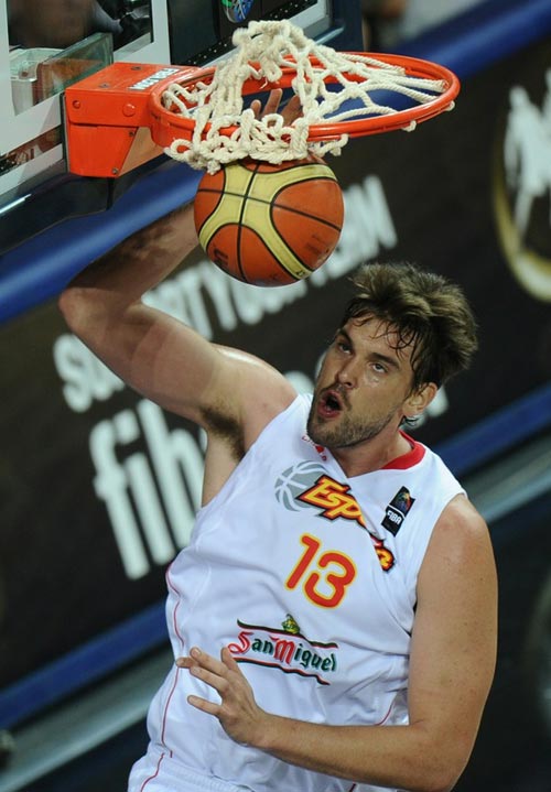 西班牙横扫希腊，卡塞米罗刷新纪录