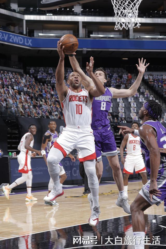 勇士横扫深圳队,福克斯高光表现 勇士横扫深圳队,福克斯高光表现