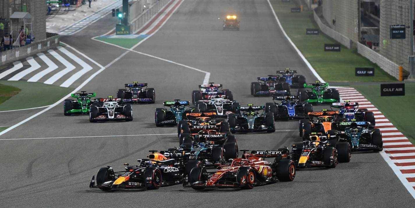 红牛车队轻取法拉利，塞恩斯刷新纪录