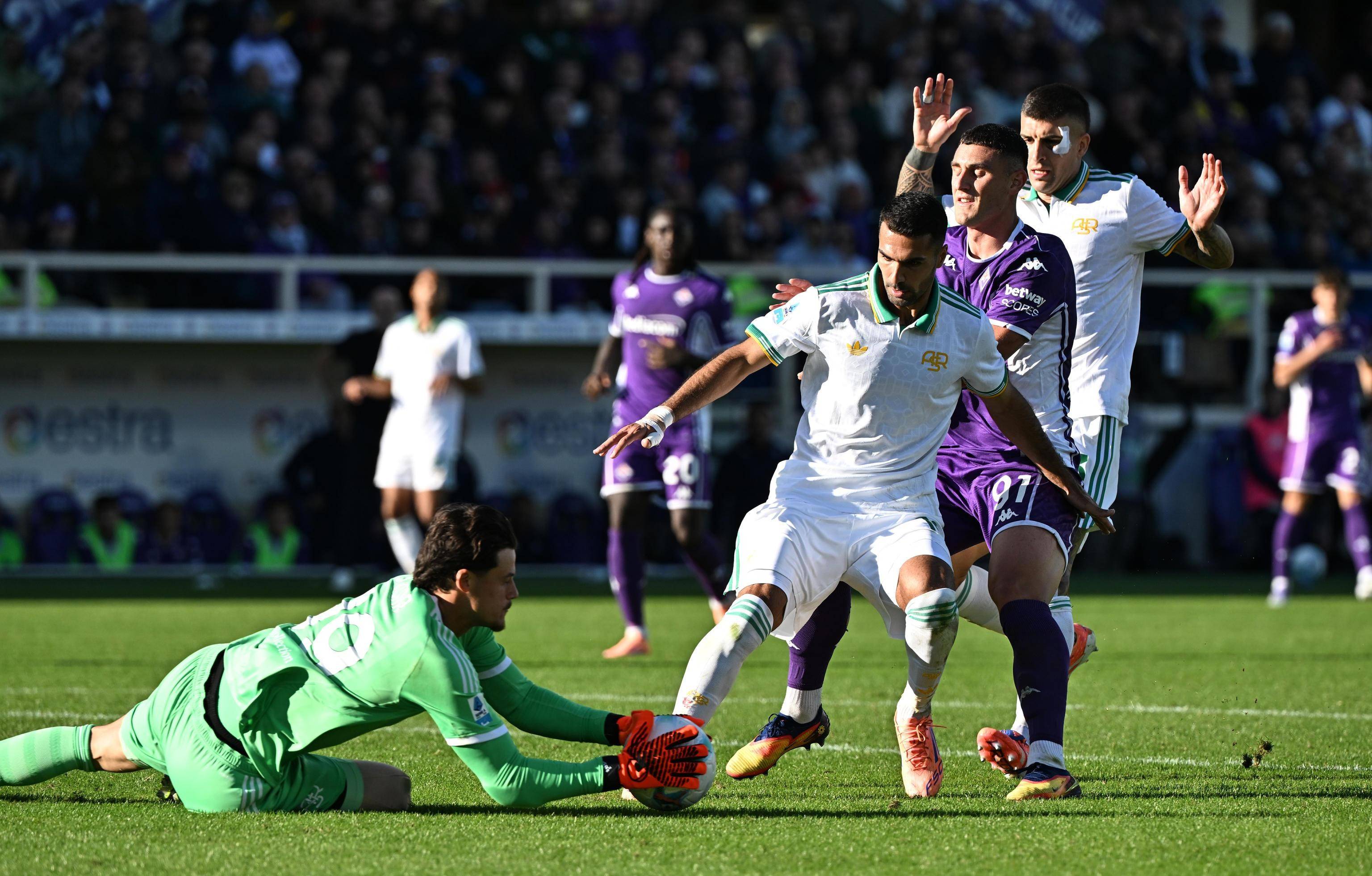 球场上的风云变幻，足球比赛引爆热潮