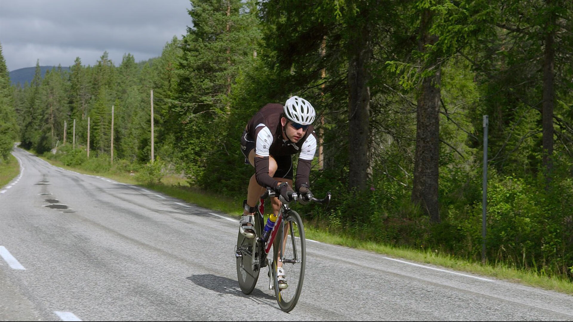 拉亚的指挥棒，伊朗对阵勒沃库森，一场被节奏定义的非典型胜利