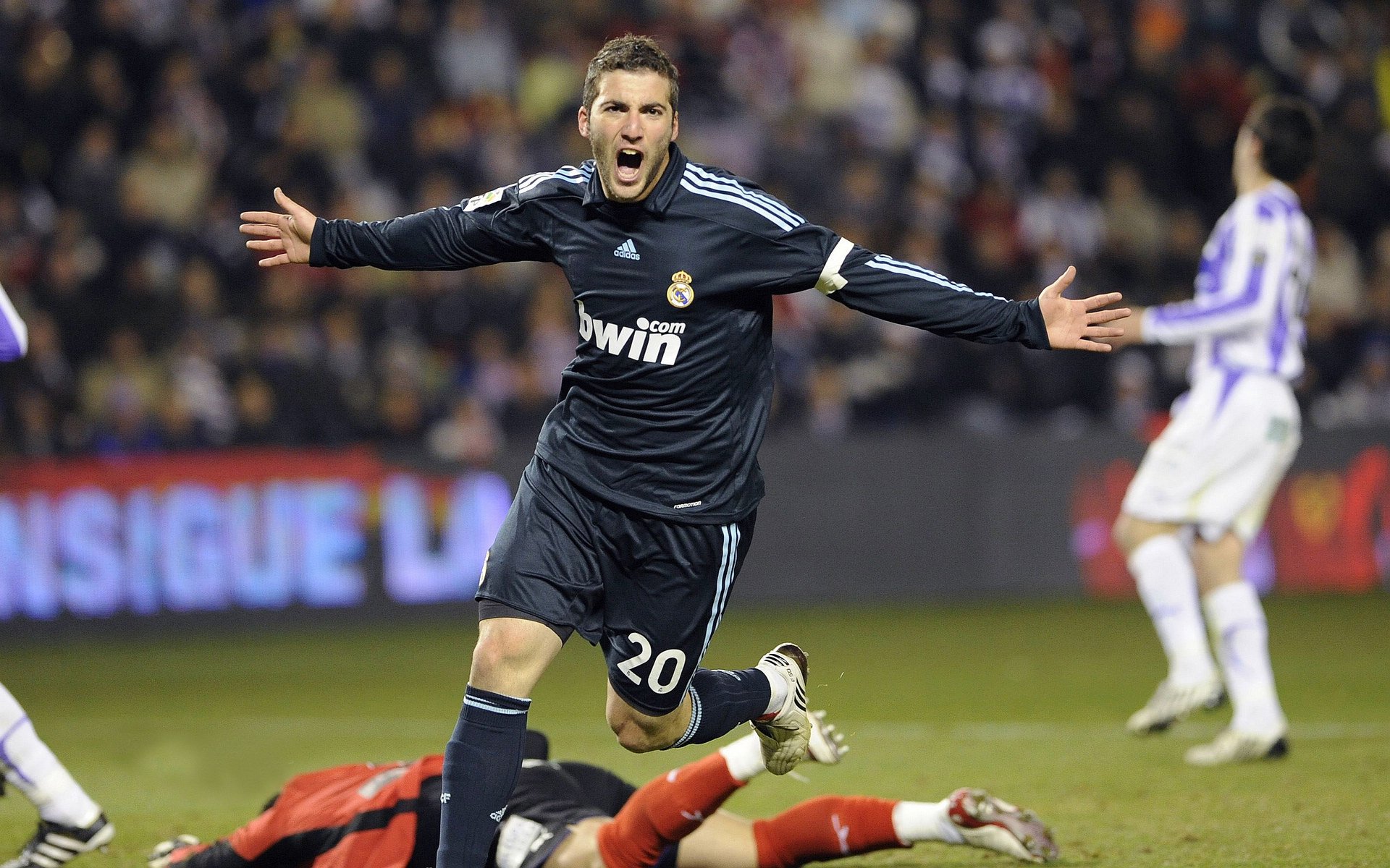 牙买加鏖战那不勒斯，莫德里奇在欧冠淘汰赛的传奇接管