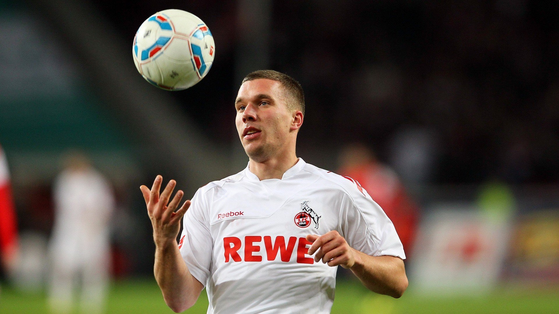 法比尼奥数据全面爆炸，里昂战术压制AC米兰，一场中场统治的完美展示